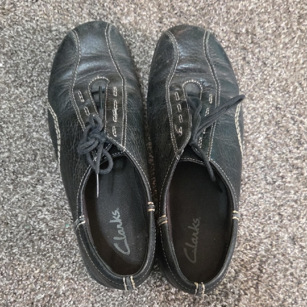Clarks Womans Black Leather Sneakers